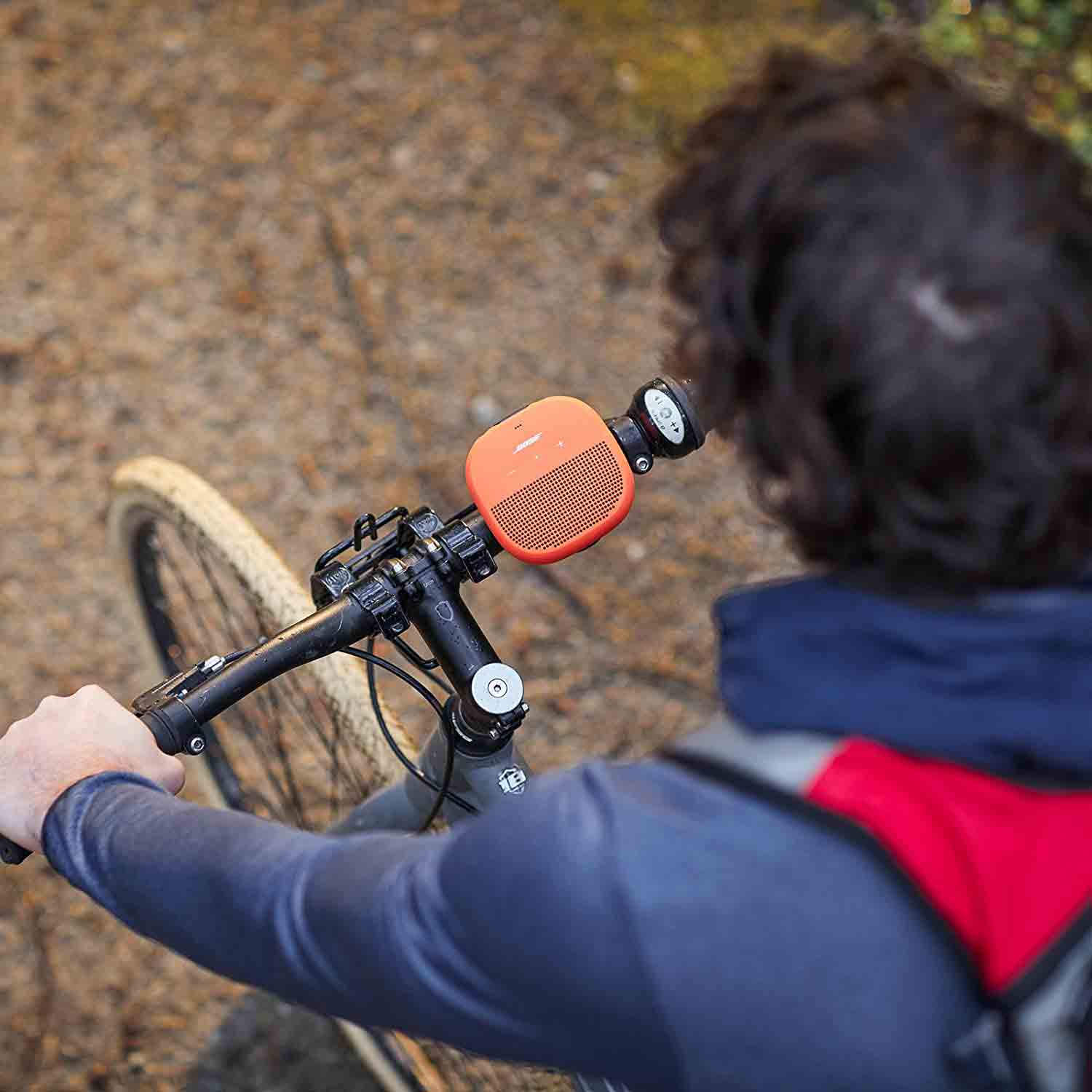 Bose Soundlink Micro mit Halterung am Fahrrad